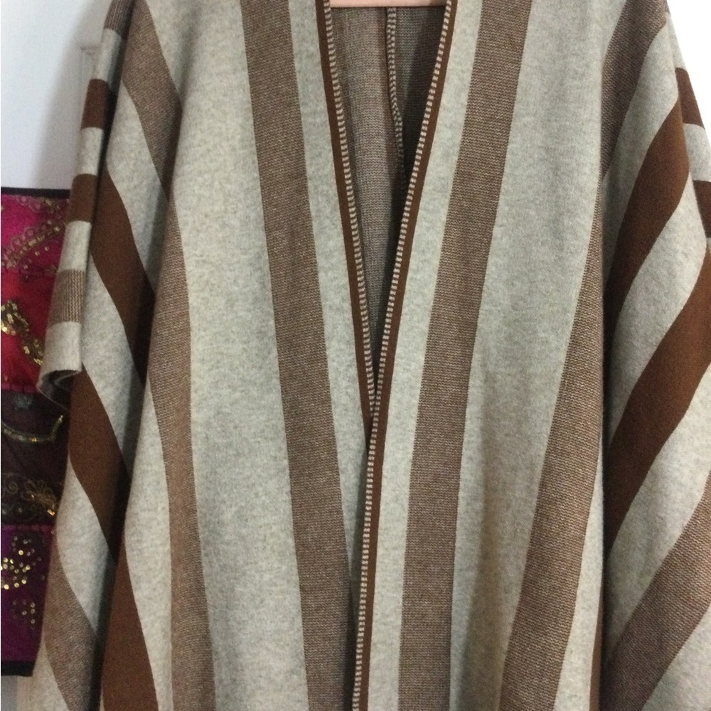 Classic wrap/cape